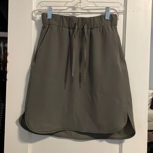 Magnum Lululemon On the Fly Skirt